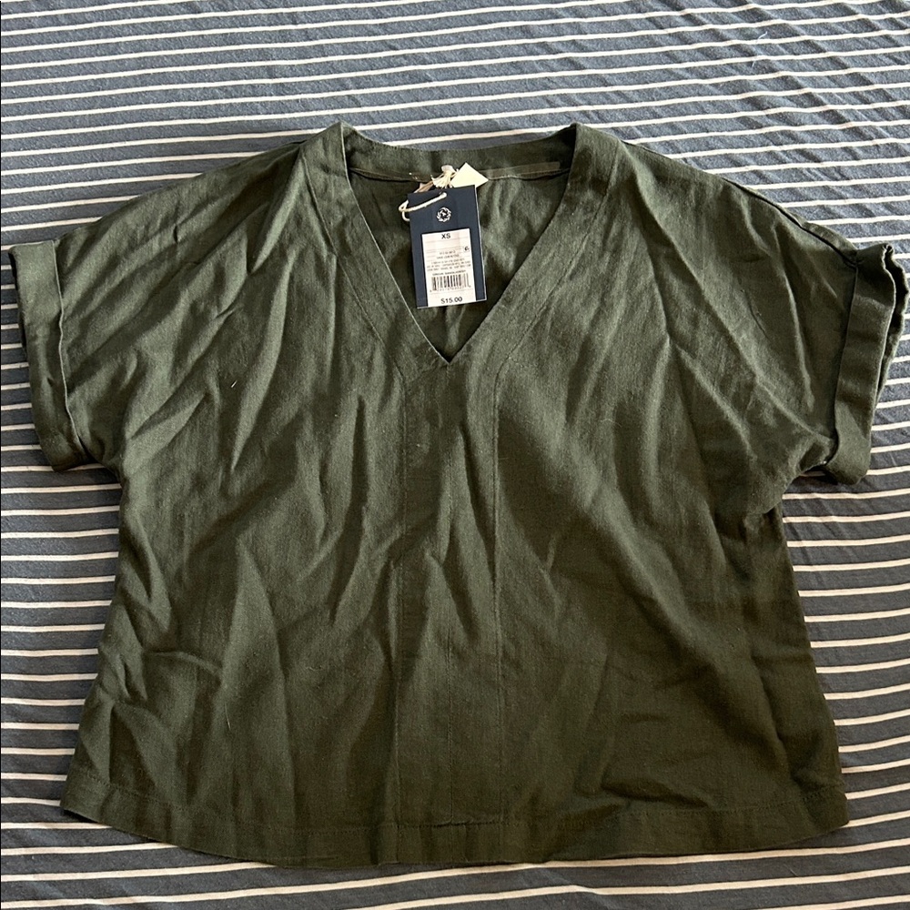 Universal Thread Women's V-Neck Short Sleeve Tee - Olive